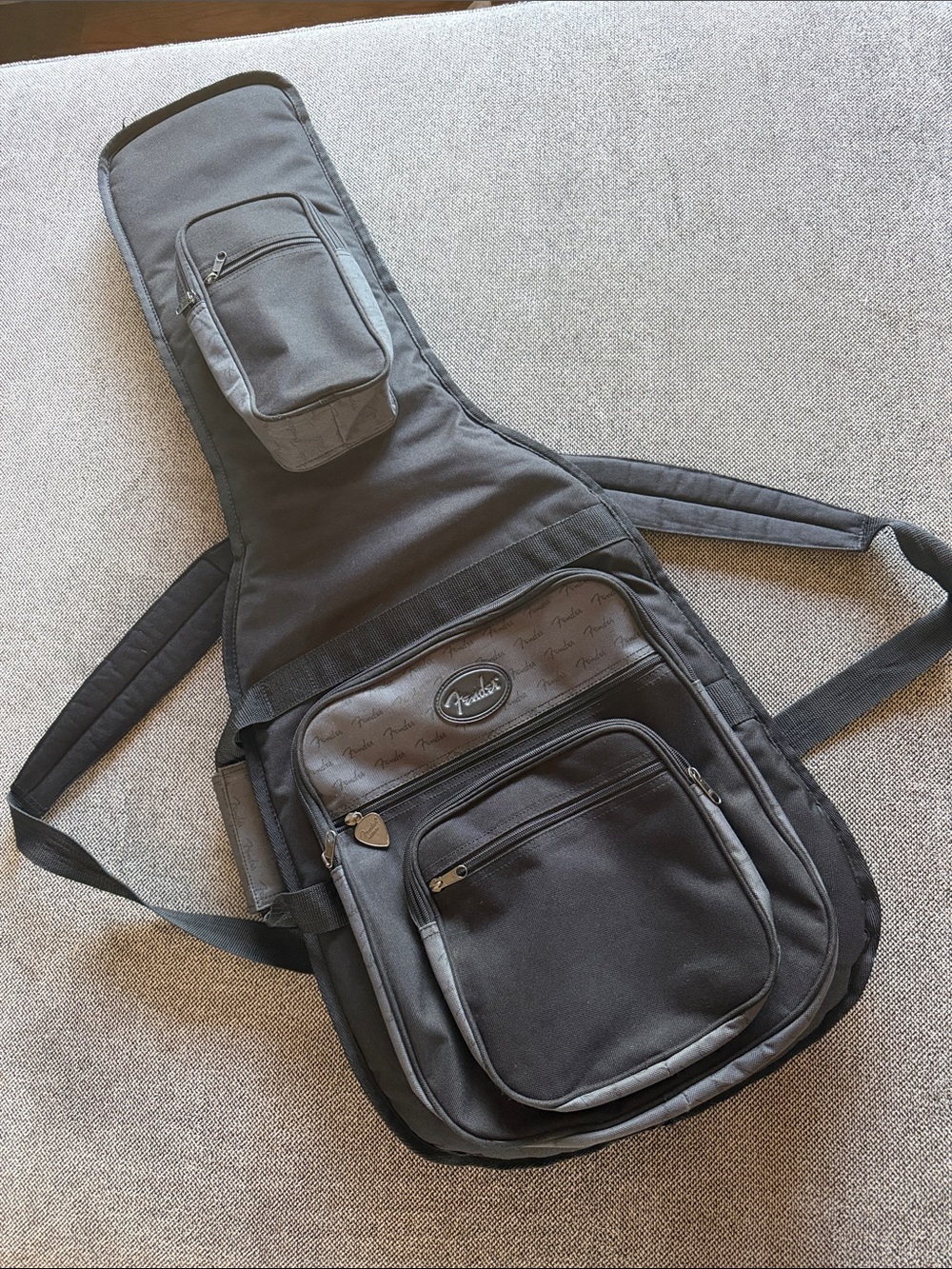 Fender Black Padded Guitar Gig Bag with Front Pockets - Picture 3 of 6
